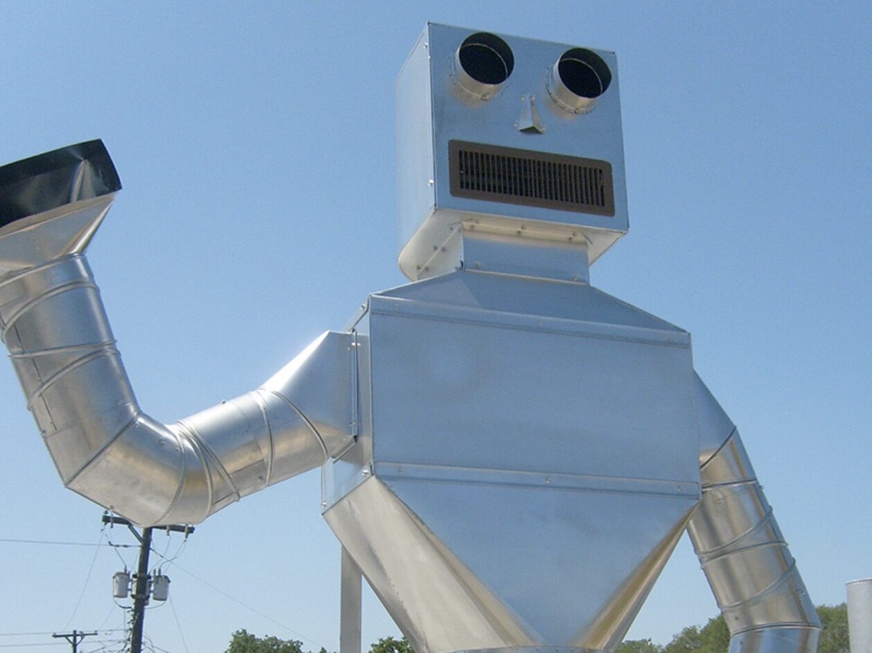 Featured image for Meet Gus & Gus Jr., the friendly robots on I-75