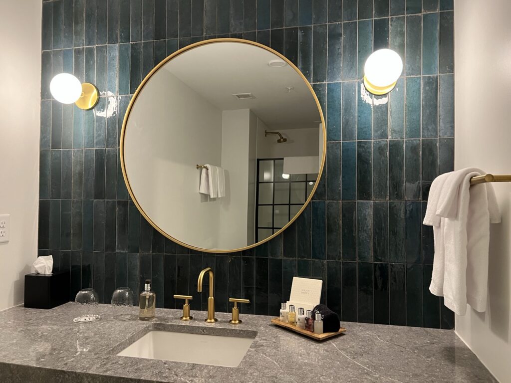 Bathroom in Hotel Versailles