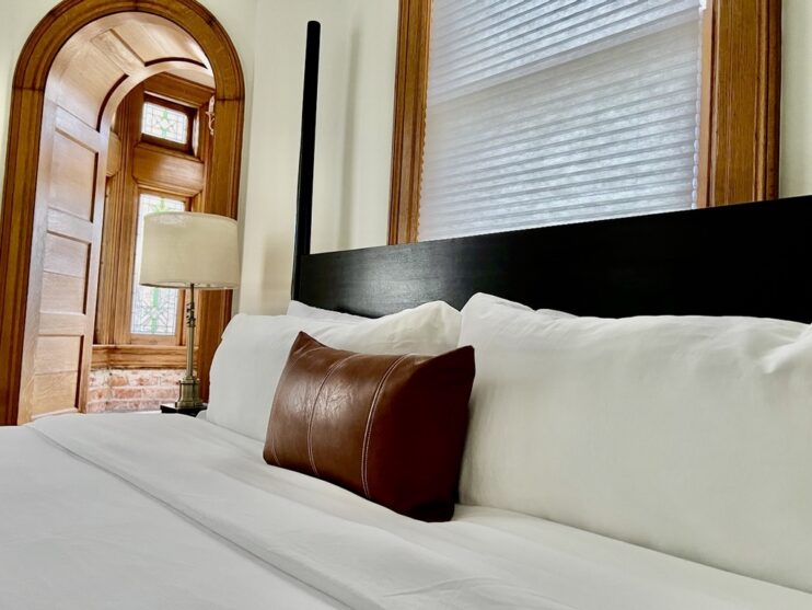 Bed at Mansion on Monument in Dayton