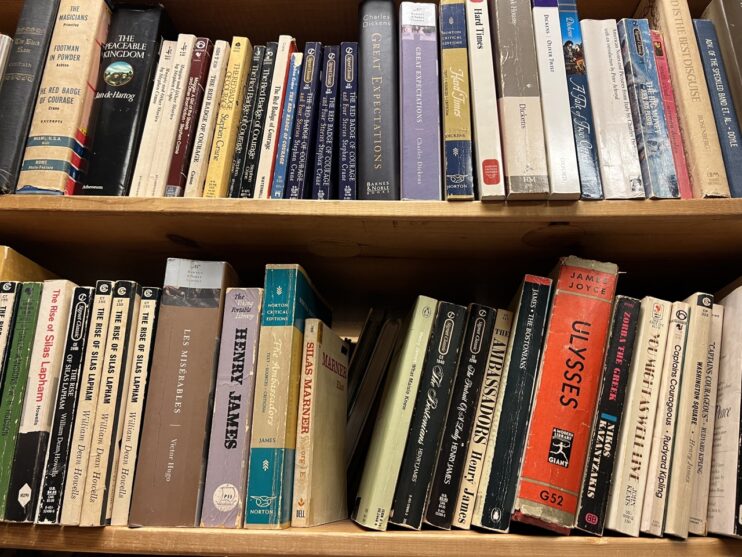 Featured image for Browse these Bookstores in Dayton